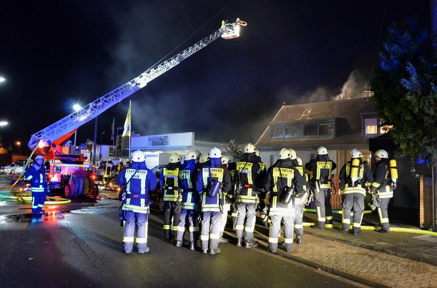 Feuer 4 Koeln Immendorf Giesdorfer Allee P146.JPG